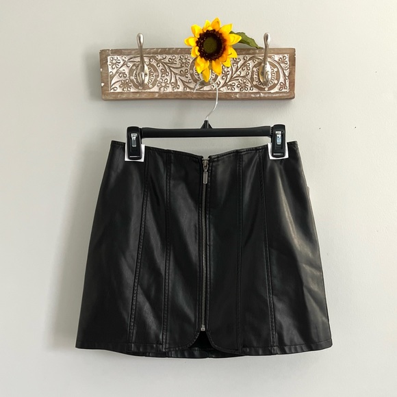 🌻🆕FREE PEOPLE Layla Vegan Mini Skirt-Sizes 2 & 10 - Picture 13 of 16